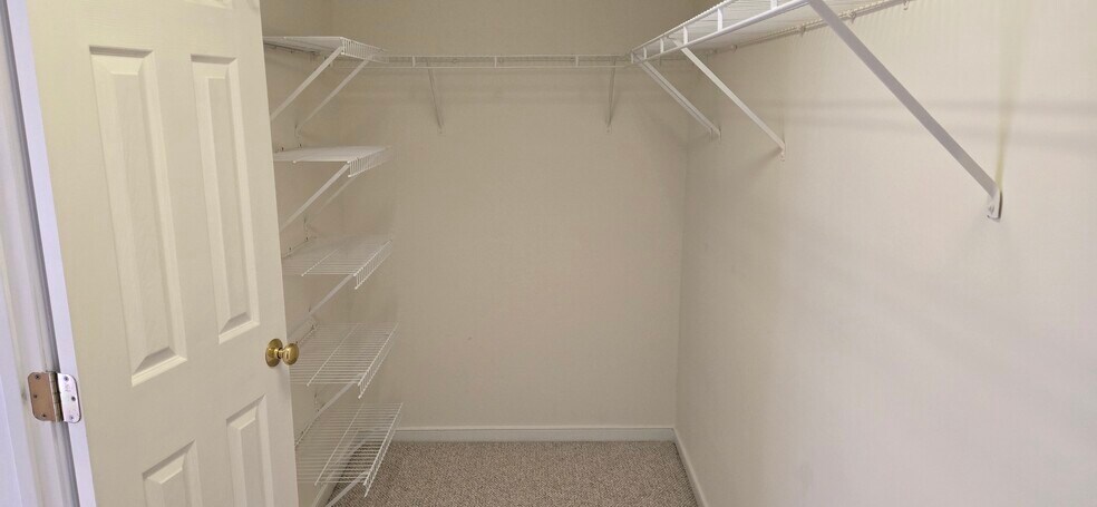 Building Photo - 848 Parkland Pl