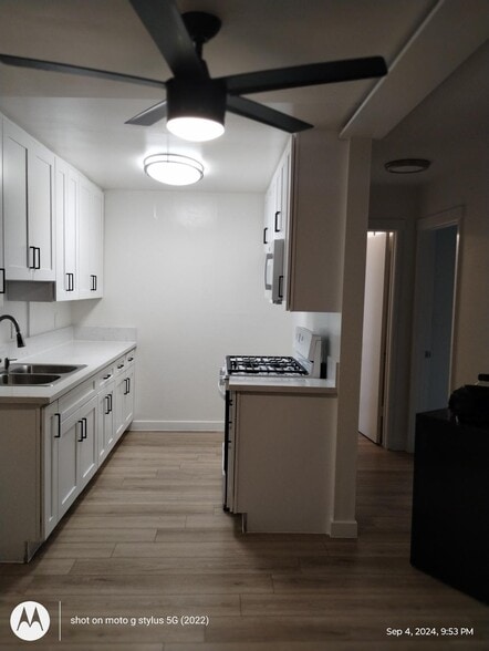 Building Photo - 340 S Kenmore Ave