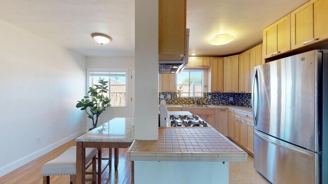 Building Photo - 3214 Vancouver Ave