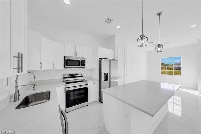 Building Photo - 3312 11th St W