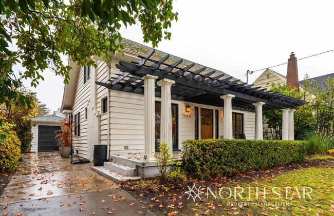 Building Photo - Classic Portland Home Heart of Irvington