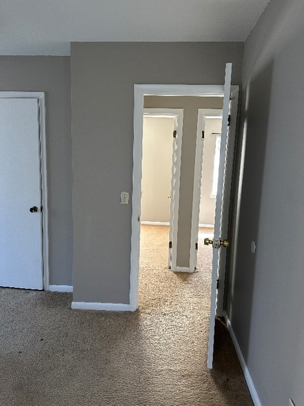 Building Photo - 2211 Shannondoah Dr