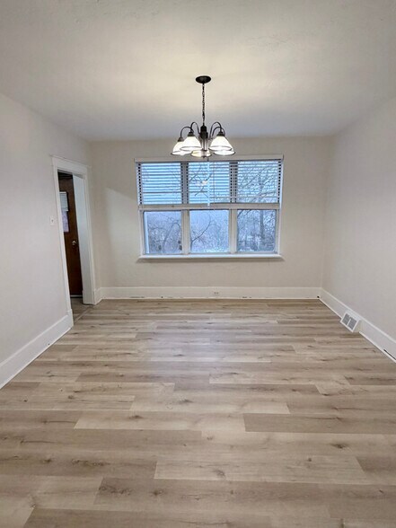 Building Photo - 2233 Brownsville Rd