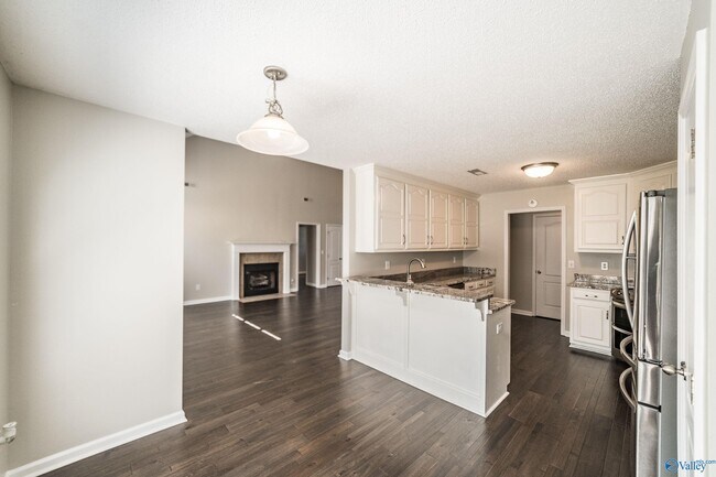 Building Photo - 129 High Noon Ln