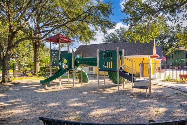 Building Photo - 2031 Dixie Belle Dr