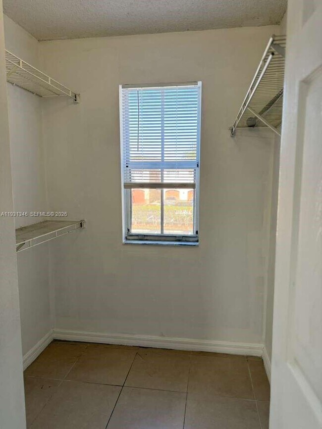 Building Photo - 2494 Centergate Dr