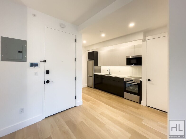 Building Photo - President Street / Spacious 1-Bed 1-Bath /...