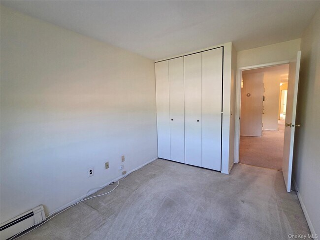 Building Photo - 12-29-29 Diane Pl