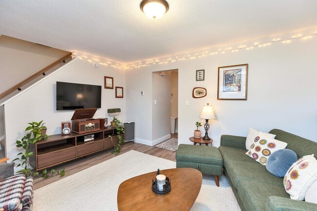 Building Photo - 147 Beech St