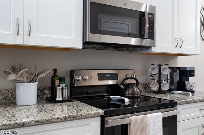 Building Photo - 9389 Pocida Ct