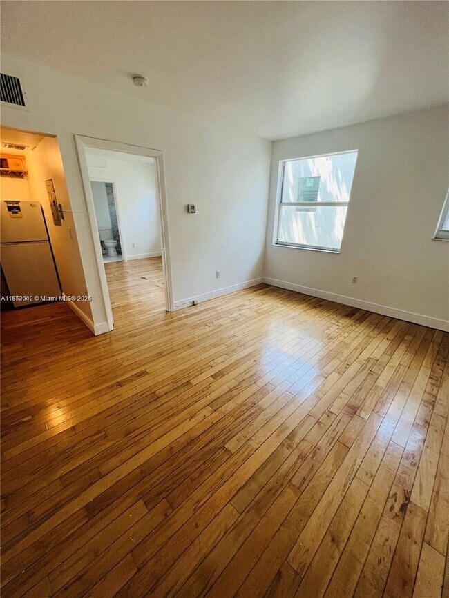 Building Photo - 1550 Drexel Ave