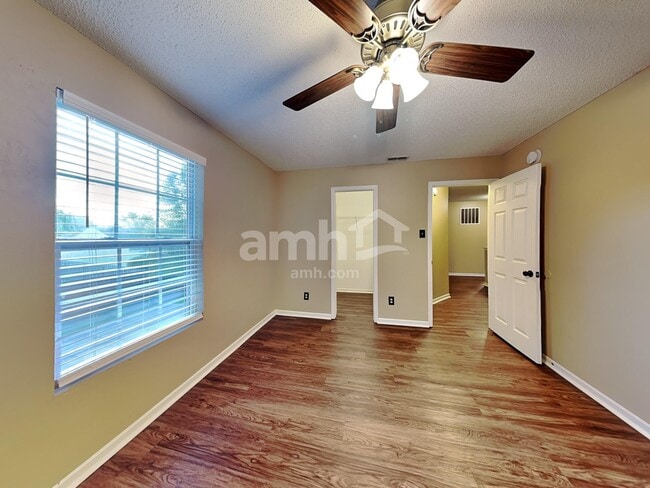 Building Photo - 8235 Gathering Cir