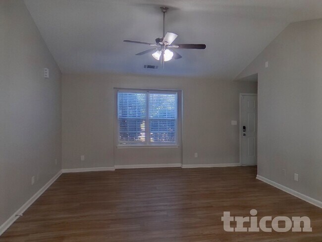 Building Photo - 2000 Taras Trace Dr