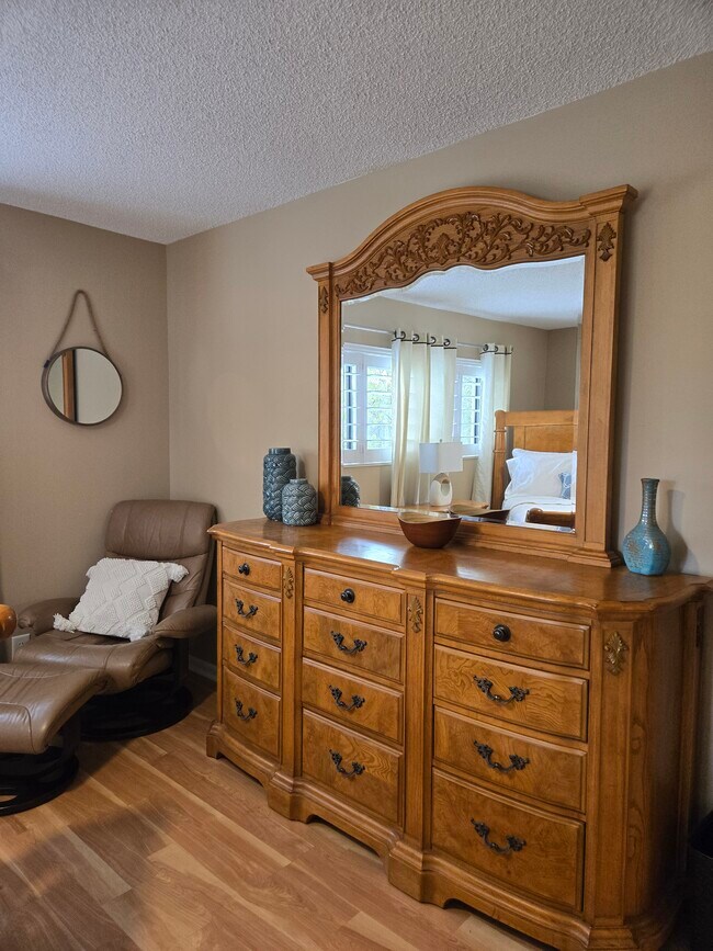 Building Photo - 3071 SE Aster Ln