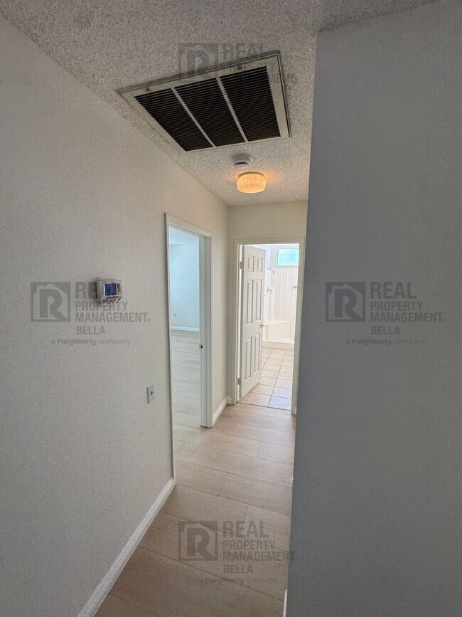 Building Photo - 55+ Community Gem: Open Floor Plan, Large Backyard & Clubhouse Amenities