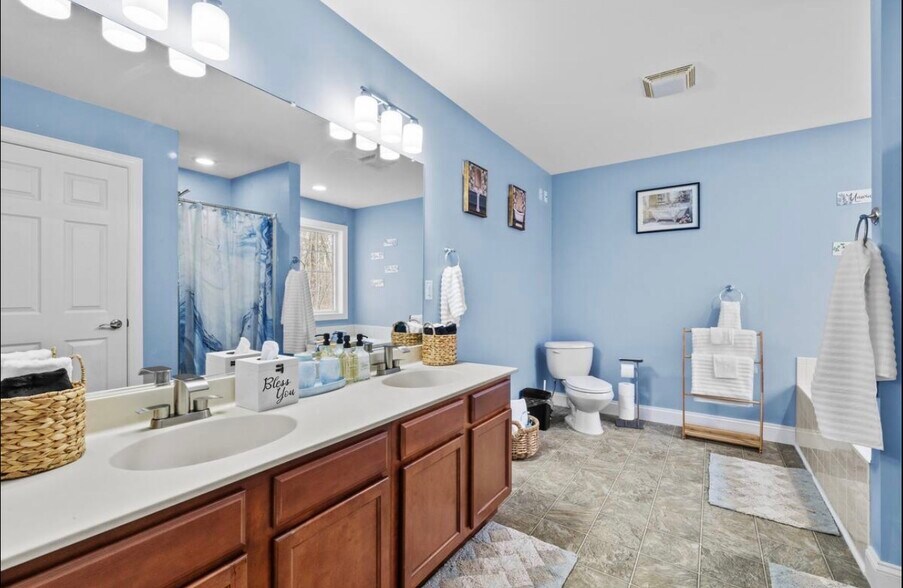 Building Photo - 1141 Riverside Hts W