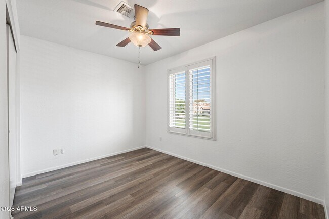 Building Photo - 4529 E Bluefield Ave