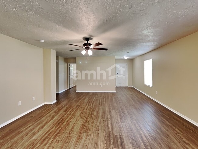 Building Photo - 2727 Sutherland Dr