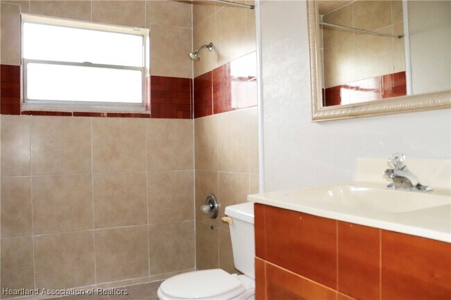 Building Photo - 2803 Pompano Dr