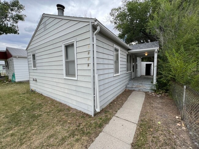 Building Photo - 2 Bedroom 1 Bath House with Fenced Yard, Storage Shed, Off Street Parking
