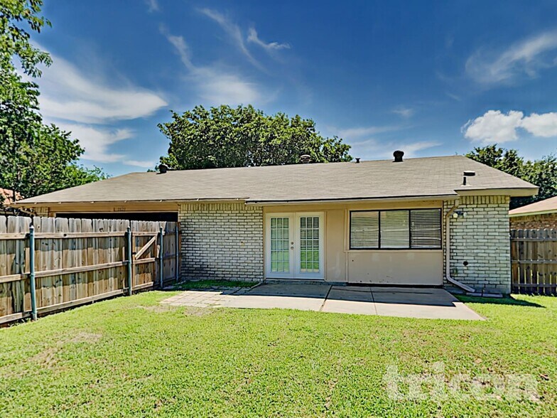 Building Photo - 5529 Kerry Ln