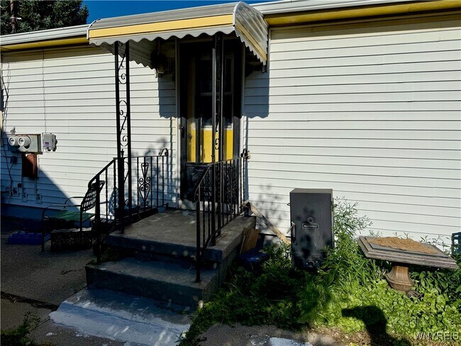 Building Photo - 2547 William St