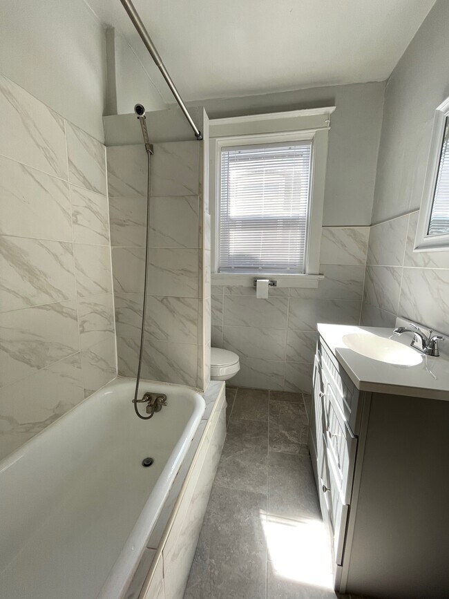 Building Photo - 4226 Dewey Ave