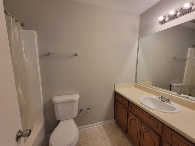 Building Photo - 3921 Miramar Dr Ext