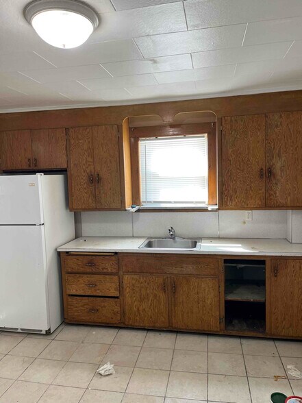 Building Photo - 780 Hutchins St