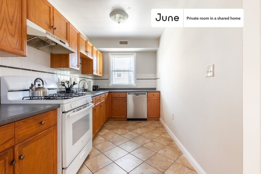 Building Photo - Room in Shared 4 bed/2 bath home