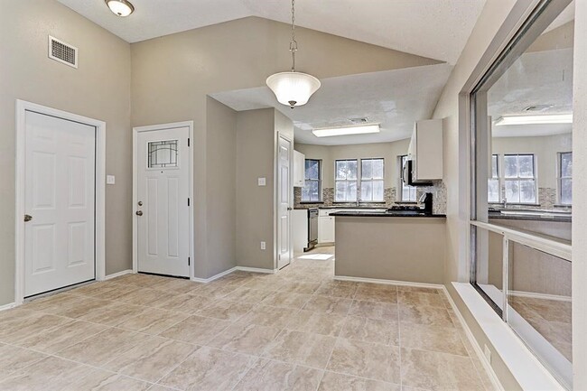 Building Photo - 20622 Broughwood Cir