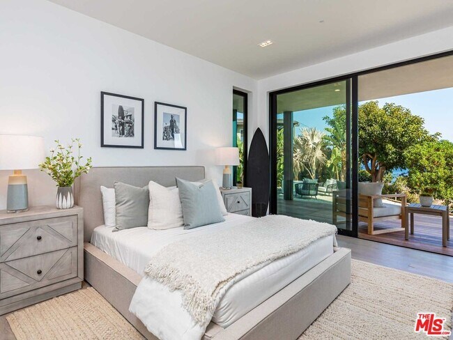 Building Photo - 25225 Malibu Rd