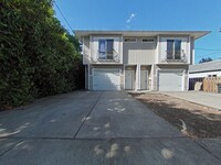 Building Photo - Duplex ~ Close to Campus