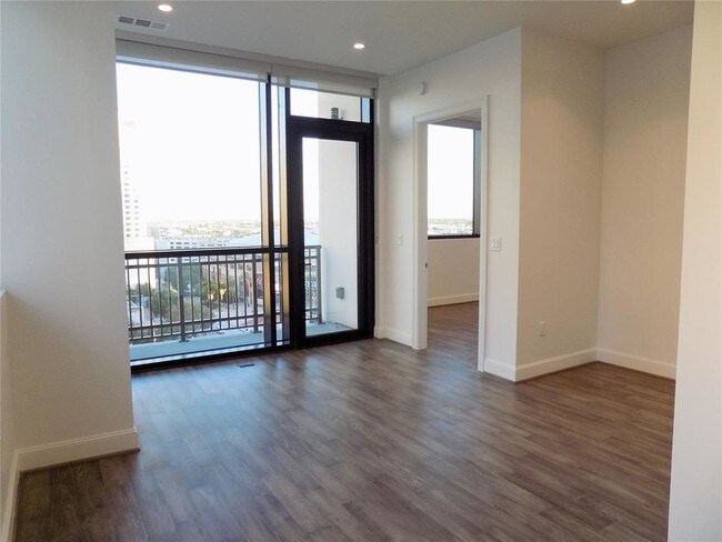 Building Photo - 1211 Caroline St