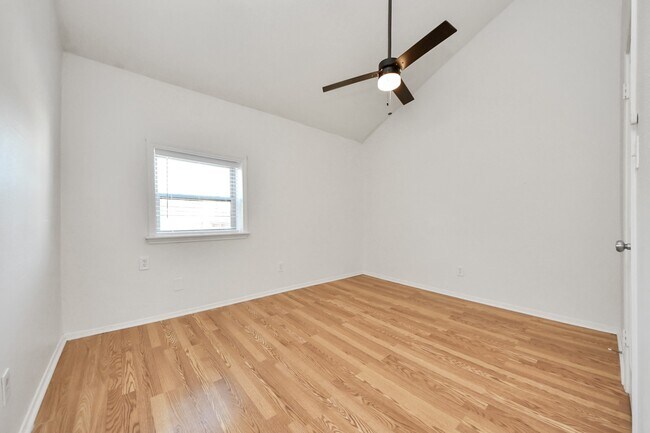 Building Photo - 10743 Boardwalk St