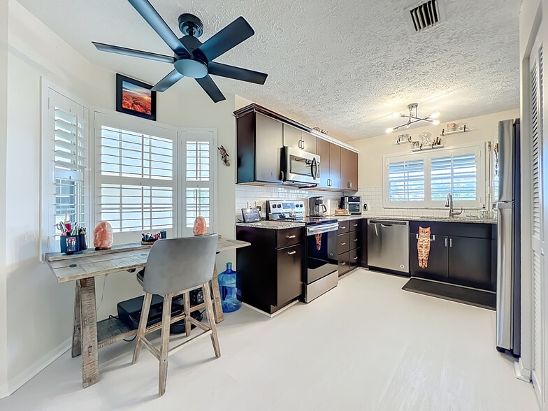 Building Photo - 760 Lake Orchid Cir