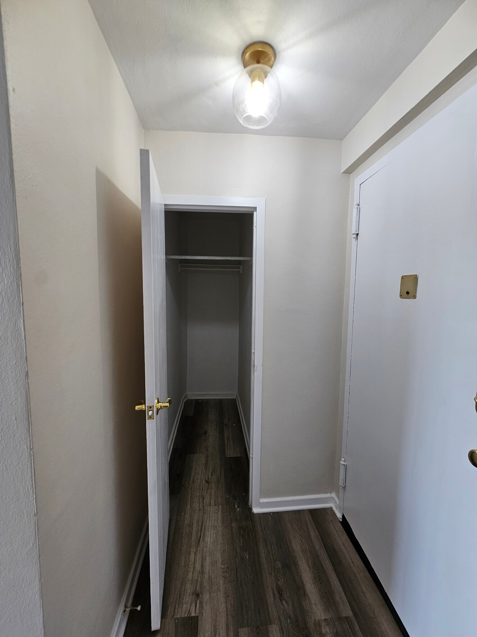 Building Photo - 11720 Edgewater Dr