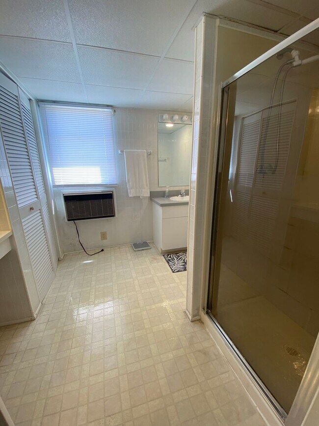 Building Photo - Holiday Park *short or long term rental av...