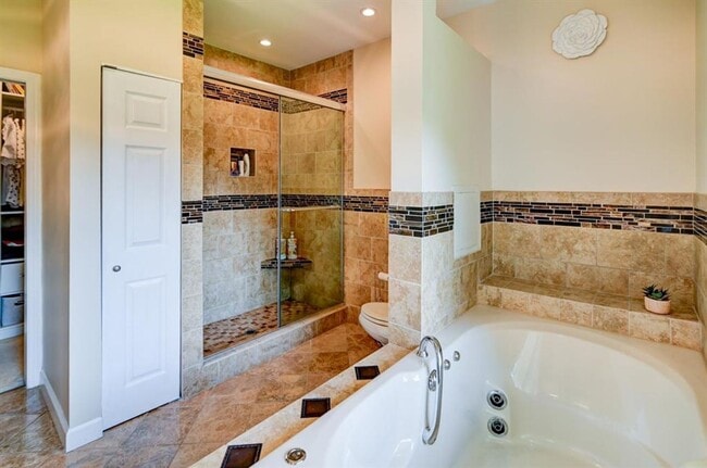 Building Photo - Incredible furnished house on Madison's West Side