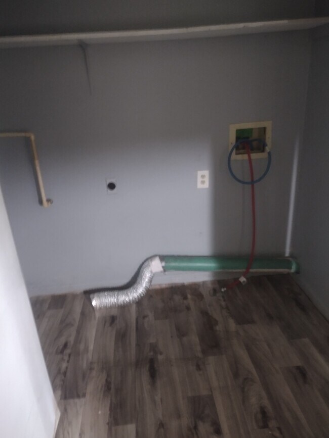 Building Photo - 167 Glen Hill Drive - Duplex