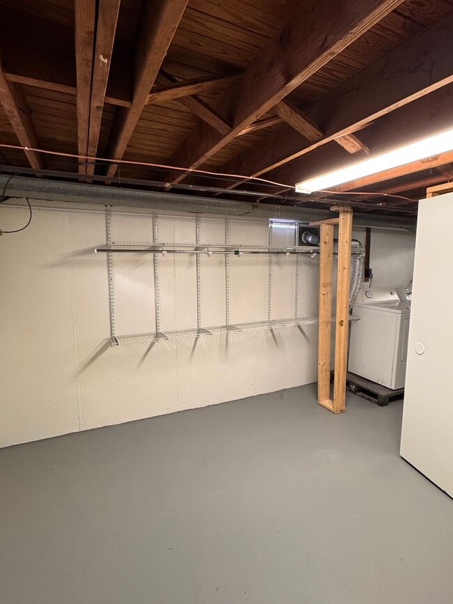 Building Photo - 3962 Lake Rd