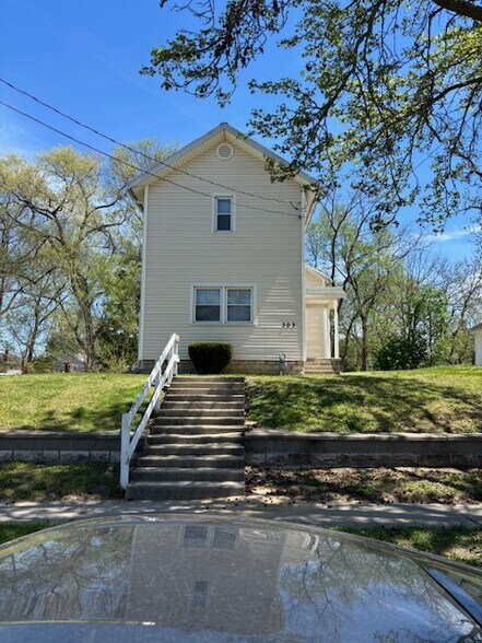 Primary Photo - 303 S Prospect St