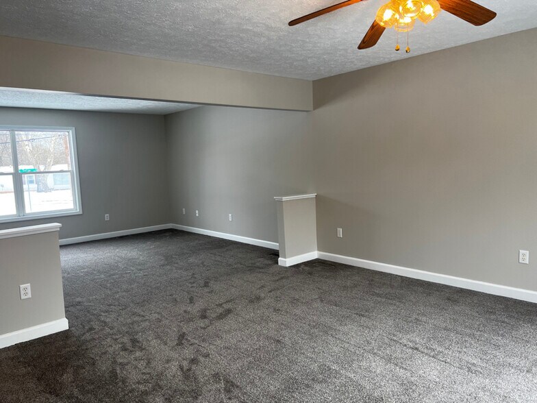 Building Photo - 5010 Delray Dr