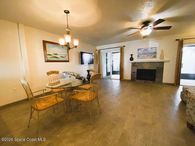 Building Photo - 403 Hayes Ave