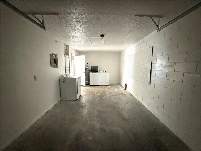 Building Photo - 133 Alderwood Dr