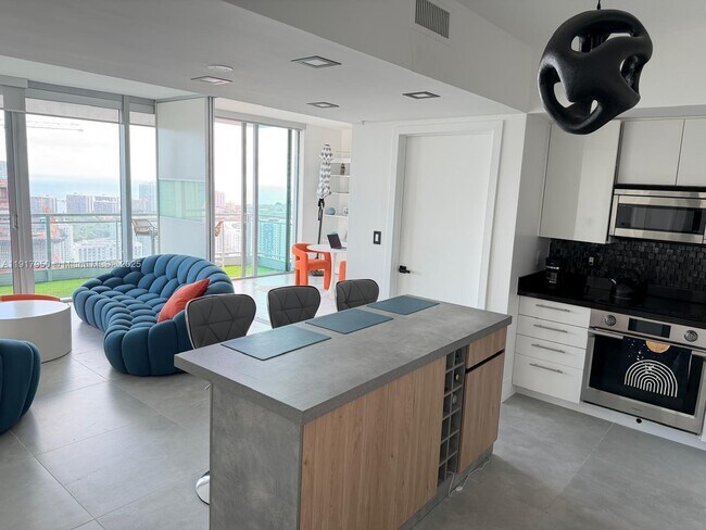 Building Photo - 92 SW 3rd St