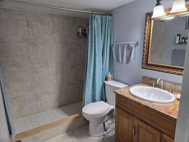 Building Photo - 669 W Oakland Park Blvd