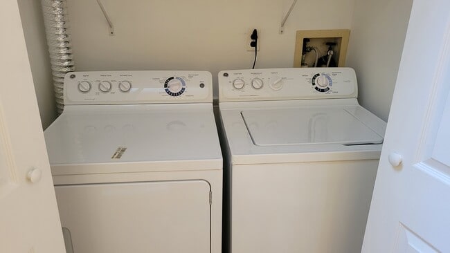 Building Photo - 3226 Brookline Rd