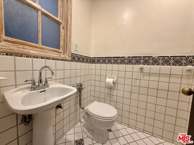 Building Photo - 1345 Hayworth Ave