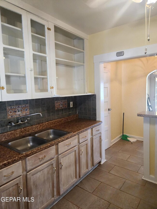 Building Photo - 4002 Hueco Ave